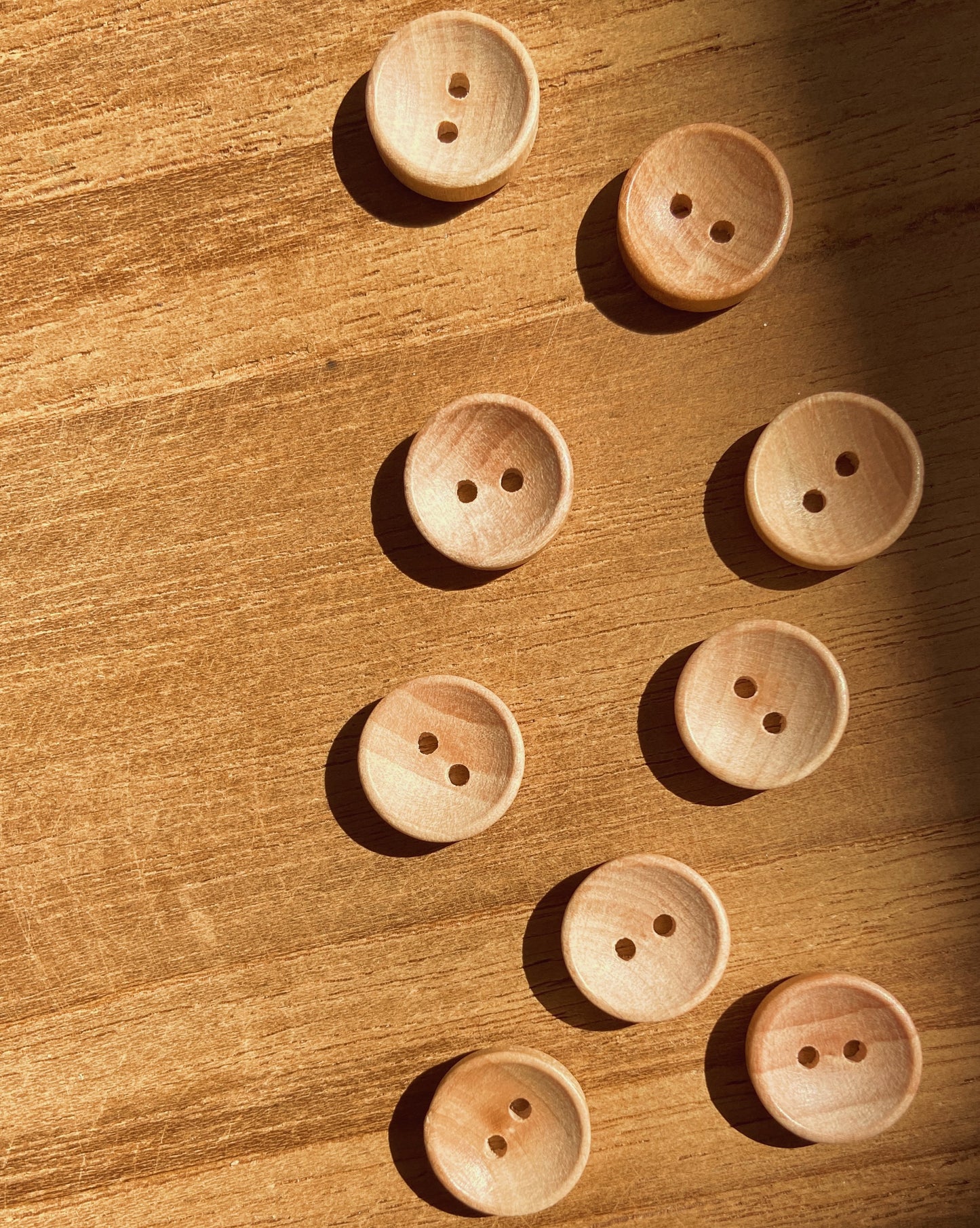Runde knapper i træ, 15 mm