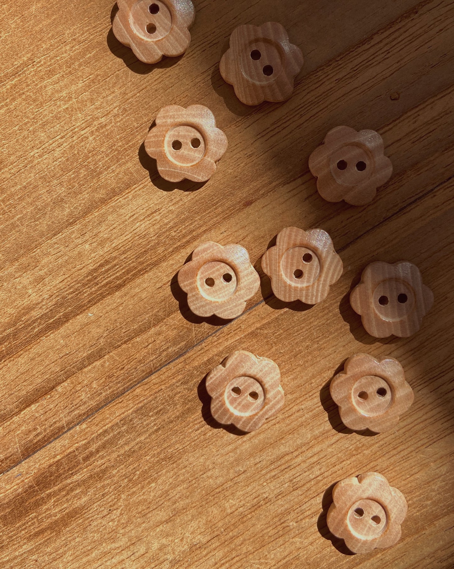 BlomsterKnapper i træ, 15 mm