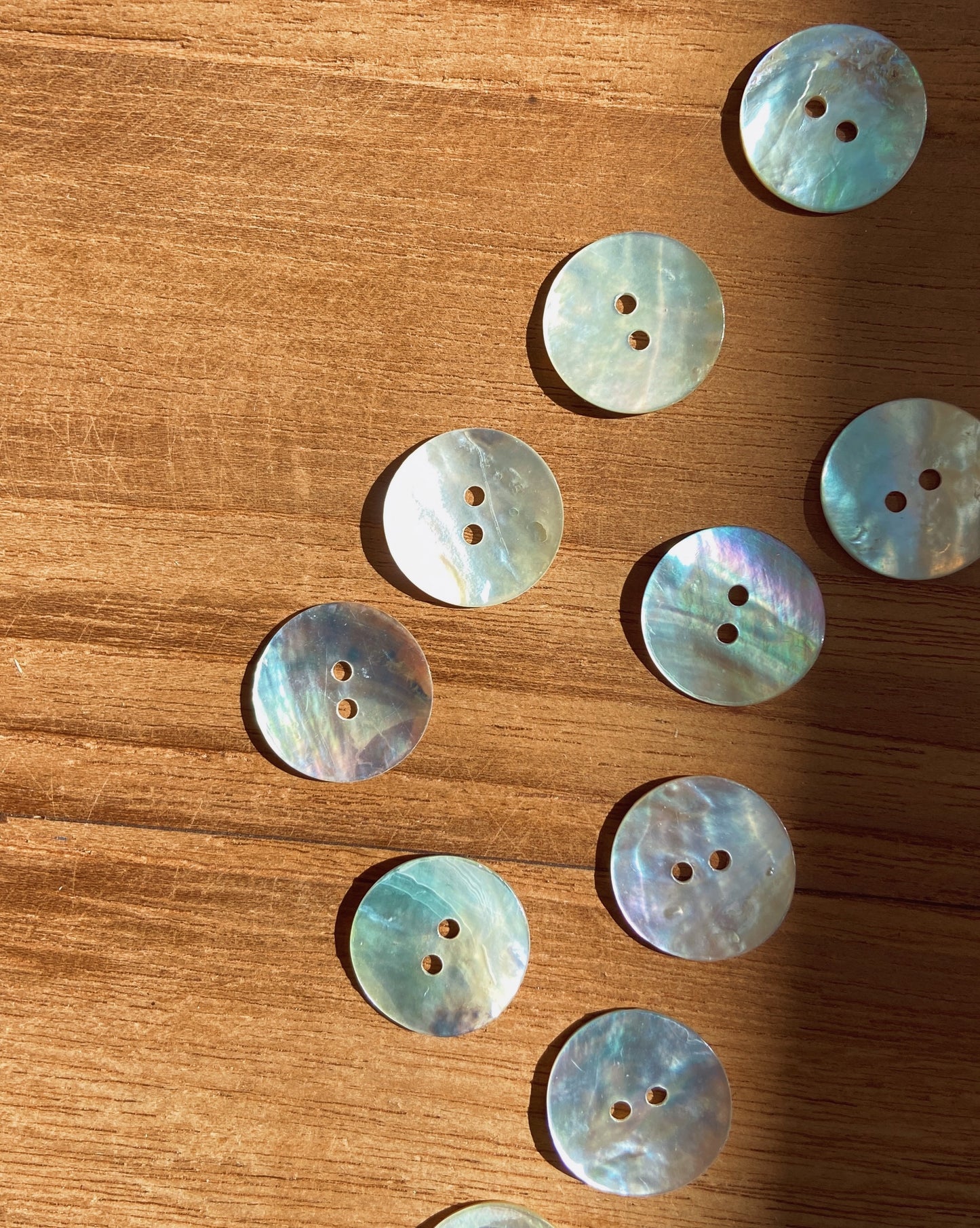 Knapper i perlemor, 17 mm